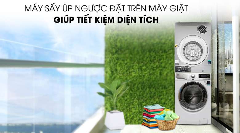 Chồng ngược máy sấy Electrolux 8 Kg EDV805JQSA với máy giặt 